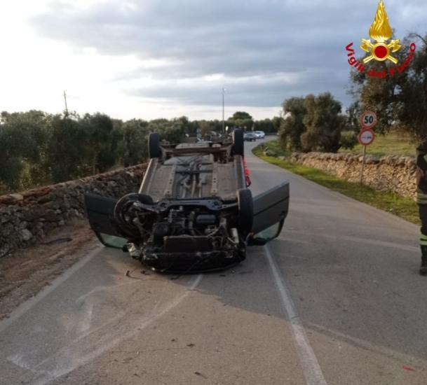 Tragico incidente a Francavilla Fontana: un uomo perde la vita dopo che la sua auto si ribalta sulla SP 50.