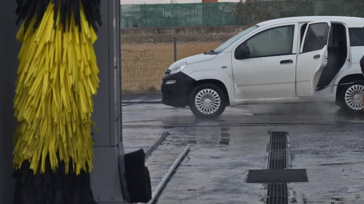 “Vado a lavare l’auto” ma scompare nel nulla, abbandona moglie e tre figli piccoli