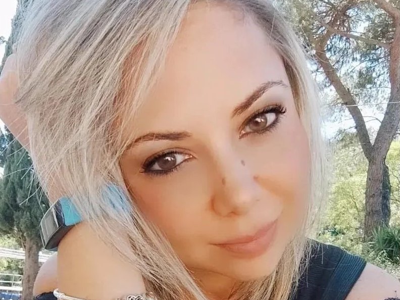 Una tragedia ha colpito l'ospedale San Jacopo di Pistoia, dove Laura Porta, infermiera di 37 anni, è deceduta all'ottavo mese di gravidanza dopo gravi complicazioni. I medici hanno tentato invano di salvarla, riuscendo tuttavia a far nascere il bambino, che ora lotta per la vita in ospedale.