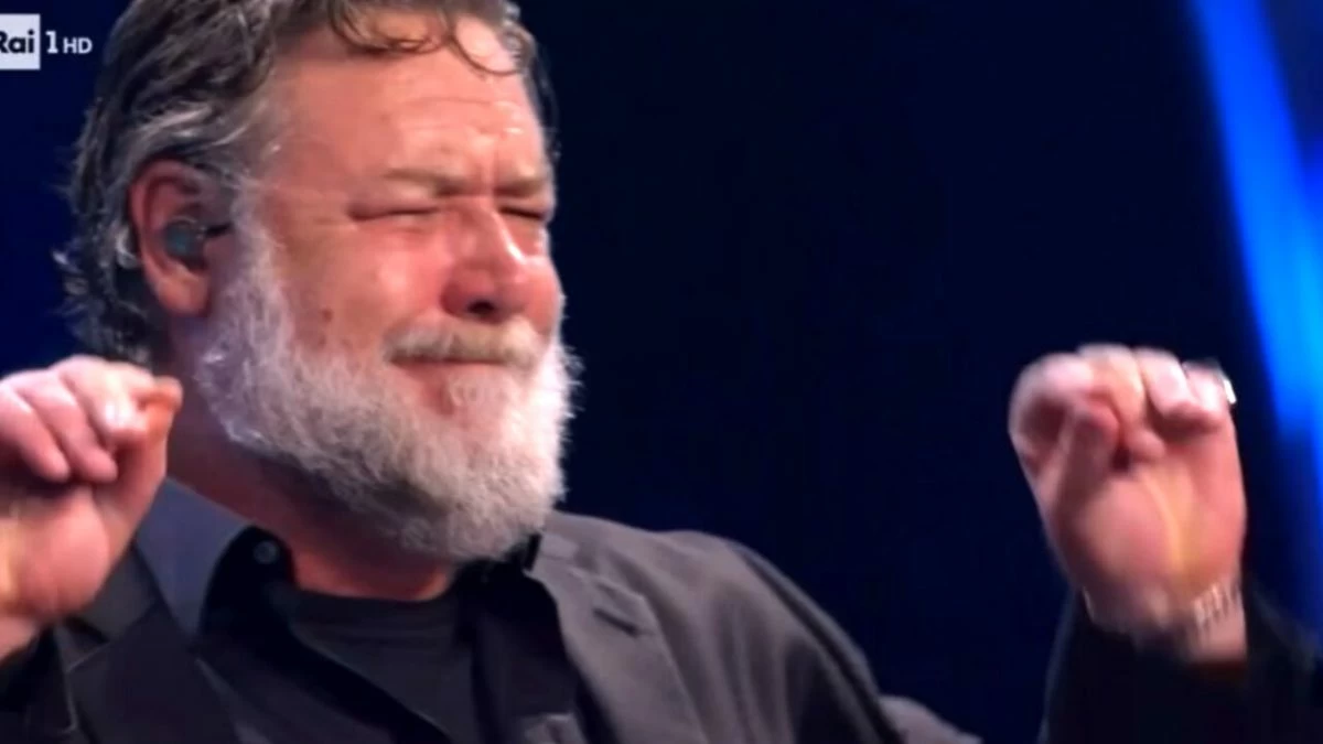 La terza serata del Festival di Sanremo si è trasformata in una festa di umorismo intorno al famoso "ballo del qua qua", con contributi da parte di celebrità come Eros Ramazzotti, Fiorello, Gianni Morandi e Russell Crowe.