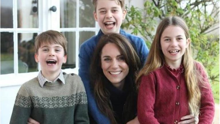 Kate Middleton condivide un’immagine radiosa in famiglia ma sorgono molti dubbi