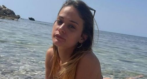 Perde il controllo dell’auto che si schianta contro un albero, Alice muore a soli 23 anni