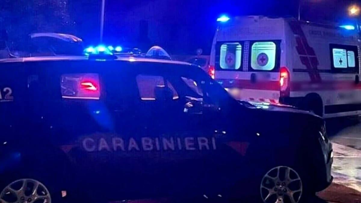 Una bambina di quattro anni ha perso la vita nella notte a Tufino, in provincia di Napoli, cadendo da una scala a chiocciola nell'abitazione degli zii affidatari.