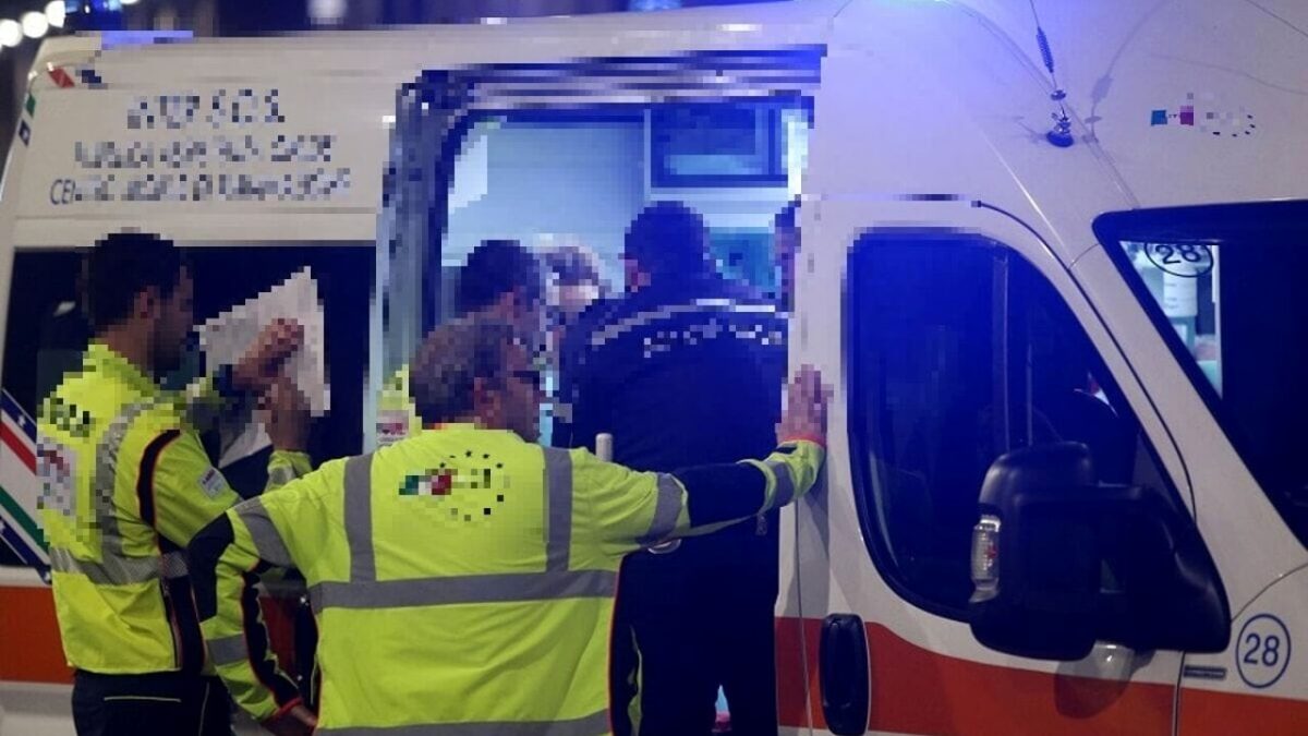 Tragedia durante il trasloco: 61enne perde la vita inciampando mentre sposta il frigorifero con amici