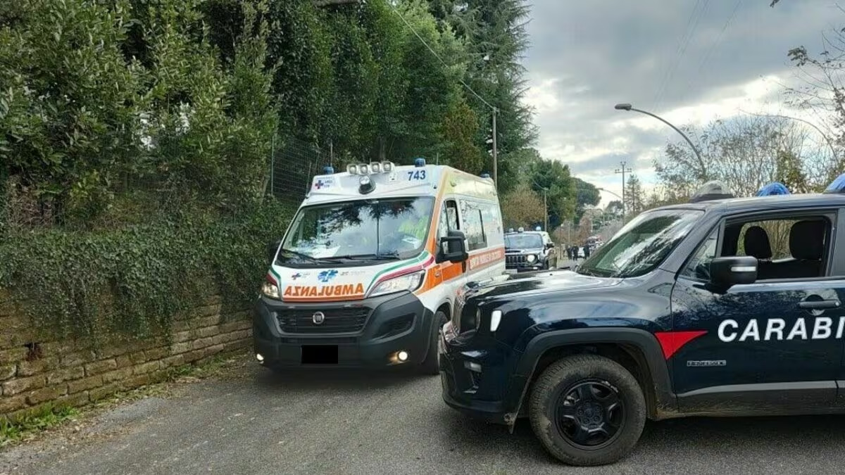 Sfugge a un posto di blocco della Polizia e si schianta con la moto contro un’auto, muore 49enne, gravissimo il figlio 13enne