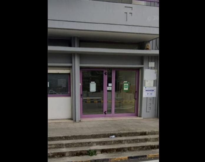 Un inquietante episodio di violenza scolastica scuote Crispiano, con un insegnante aggredito da uno studente per un motivo futile.