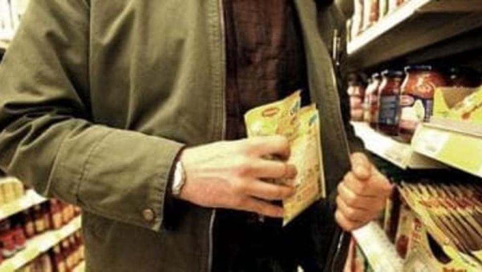 L'aumento della povertà e il fenomeno dei "furti di necessità" in Puglia, riflettendo su come la crisi economica stia incidendo sulla vita quotidiana delle persone.