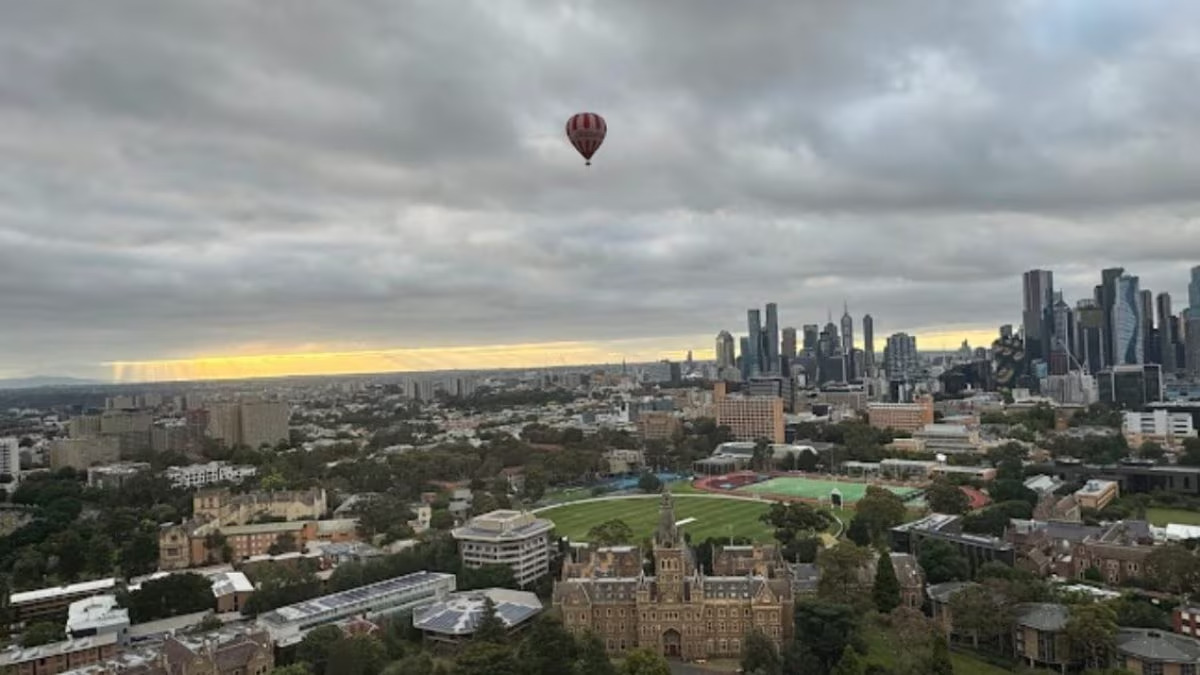 Tragedia a Melbourne, Australia: uomo perde la vita cadendo da una mongolfiera in volo.