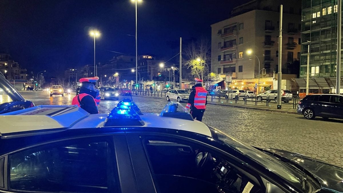In un pericoloso episodio di guida in stato di ebbrezza, un incidente a Colleferro è stato evitato grazie all'intervento di un vicebrigadiere.