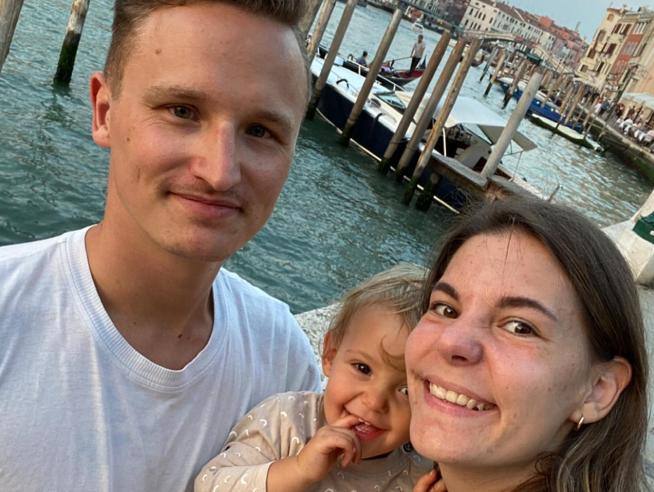 Dopo il tragico incidente di autobus a Venezia. Dopo il terribile incidente sull'autobus di Venezia, Maike Annabel Frommherz e Nico Volkmann raccontano il loro difficile percorso di guarigione e la perdita della piccola Charlotte.