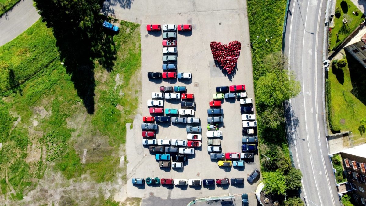 C’erano a Cerano, una performance con auto anni 80