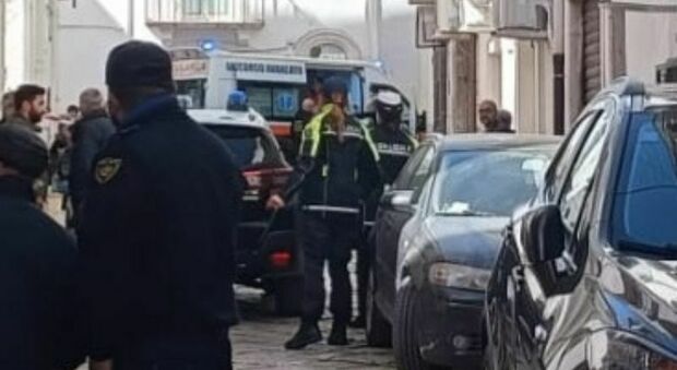 Un tragico incidente a Castellana Grotte vede la perdita di Giuseppe Coletta Vispo, caduto da un balcone mentre lavorava.