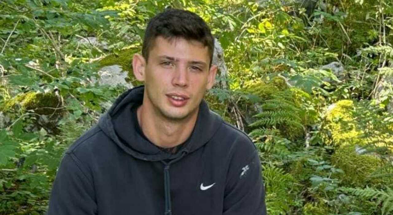 Cerca di recuperare un pallone salendo sul tetto ma cade rovinosamente, il 22enne Simone muore dopo 18 giorni in coma