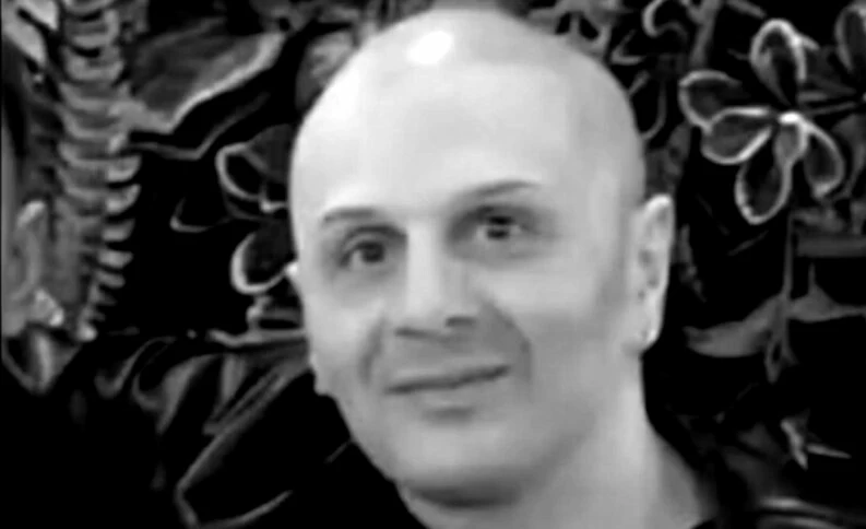 A seguito dell'agguato mortale a Lello Capriati, nipote del boss e figura chiave nel clan, emergono dettagli inquietanti e possibili motivazioni dietro al delitto, in una spirale di violenza che rischia di innescare un'escalation tra le fazioni rivali.