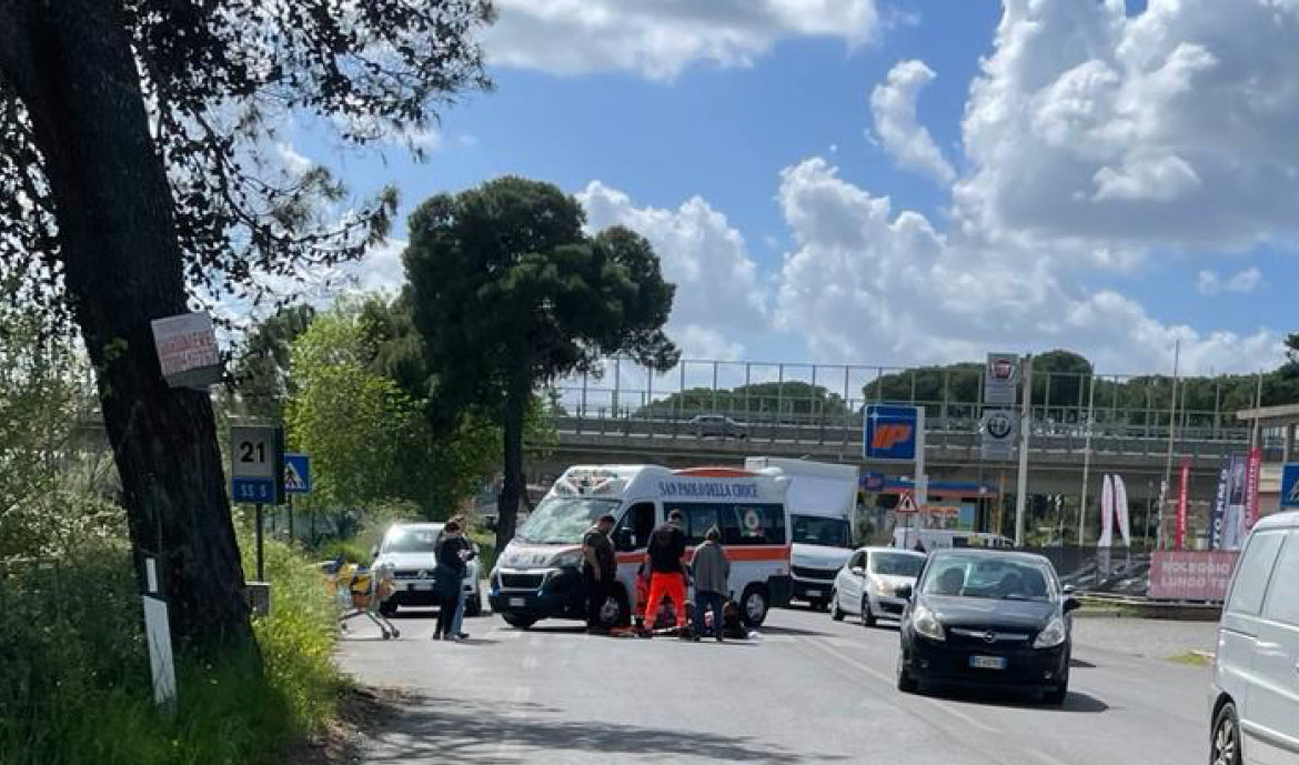 Il commovente addio a Stefano Arce, il cuore sorridente della macelleria di Roma. Stefano Arce, 41 anni, ricordato per il suo spirito solare e la capacità di regalare un sorriso a chiunque entrasse nella sua macelleria, muore dopo un tragico incidente in moto.