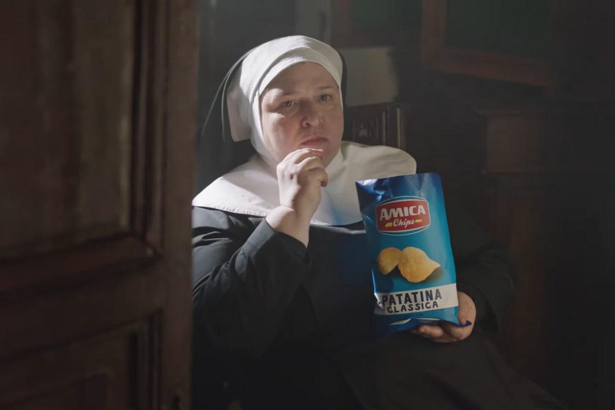 Spot di Amica Chips con le suore, parla l’ideatore dopo l’accusa di blasfemia: “In quello spot c’è solo purezza”