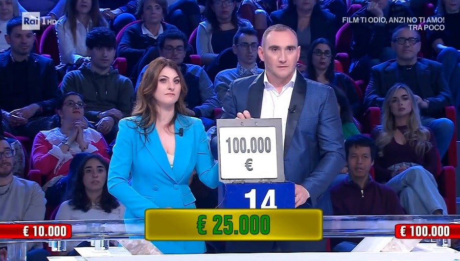 “Affari Tuoi”: Rocco e Anna accettano un’offerta di 25.000€, e lasciano i 100.000€ che erano nel loro pacco