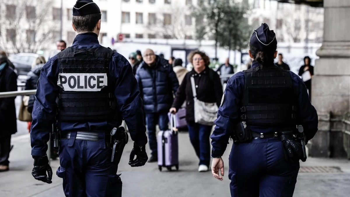 La città di Evry in lutto per la tragica scomparsa di Shamseddine, 15 anni, vittima di un'aggressione.