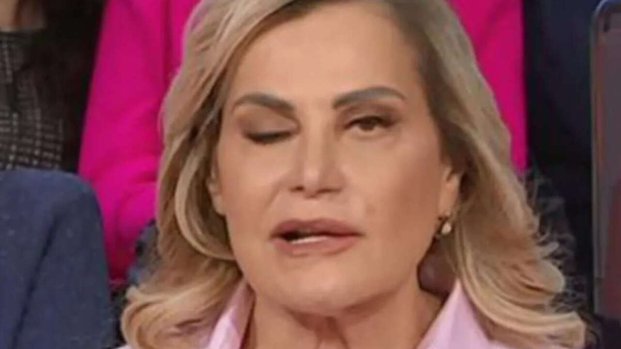 Citofonare Rai 2, Simona Ventura anche oggi in onda con una evidente paralisi facciale, i commenti del web