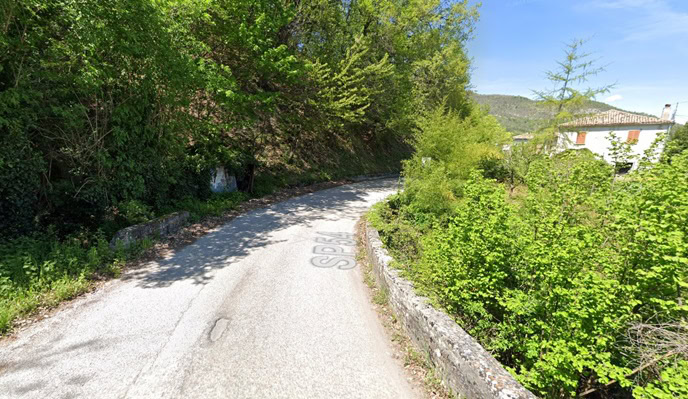 Un tragico incidente ha portato alla morte di Stefano Velea, un giovane di 20 anni, dopo una caduta in burrone con la sua auto vicino Ascoli.