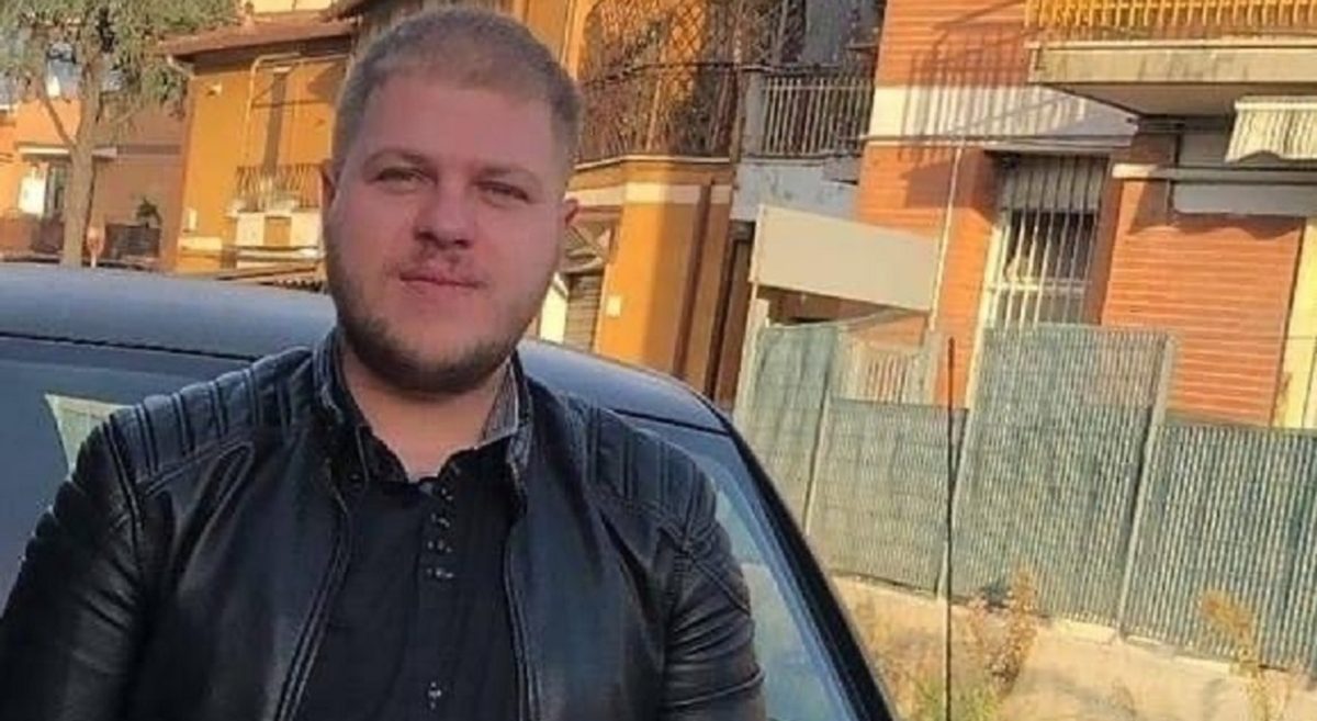 A soli 27 anni, Alessio Passeri perde la vita in un tragico incidente stradale a Roma, lasciando dietro di sé una comunità in lutto e molte domande senza risposta.