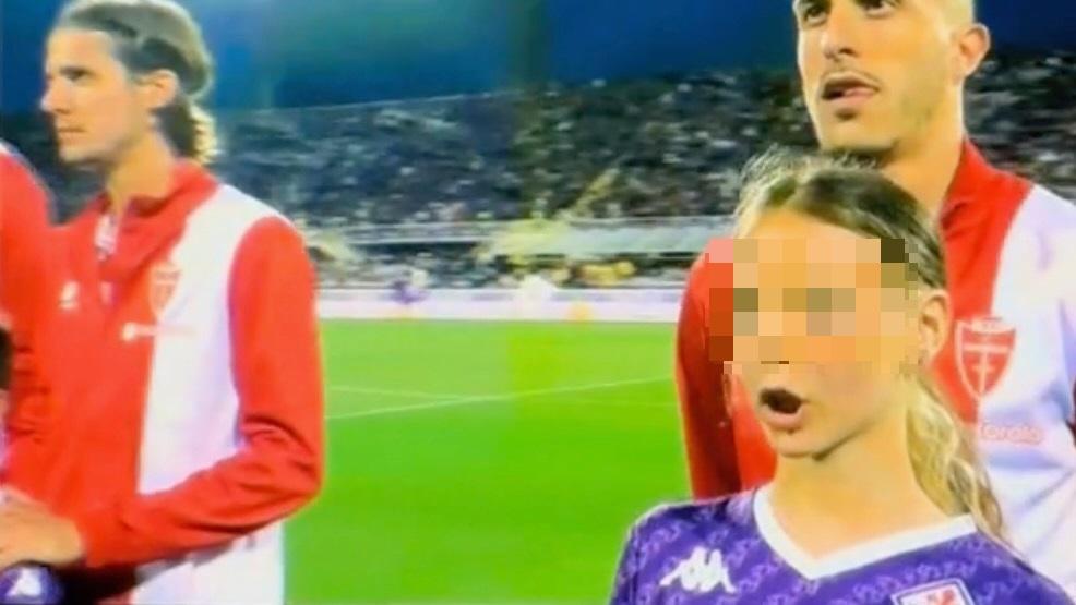 La bambina tifa Fiorentina e insulta in diretta TV la Juve, il video è diventato virale