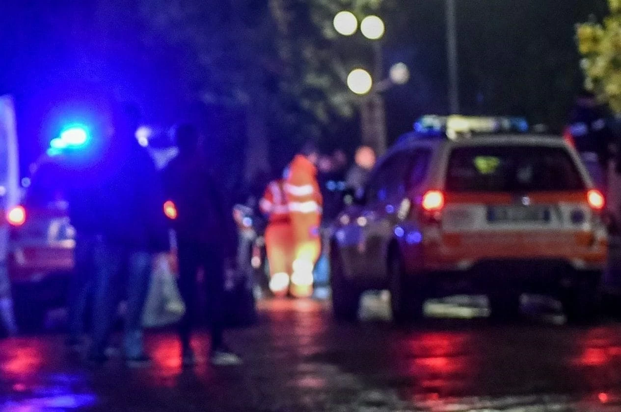 Tragico aggiornamento sull'incidente avvenuto tra Bitonto e Palombaio: una ragazza ha perso la vita dopo essere stata sbalzata fuori dall'auto. Un secondo incidente, avvenuto a poca distanza, ha coinvolto un ragazzo trasportato d'urgenza in ospedale.