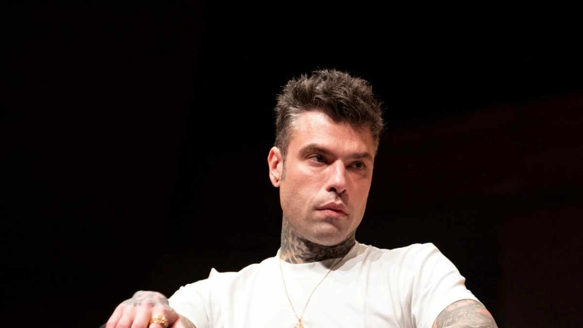 Fedez, Corona svela tutta la verità sulla serata di presentazione della canzone del Festival: “Ecco perchè era così”