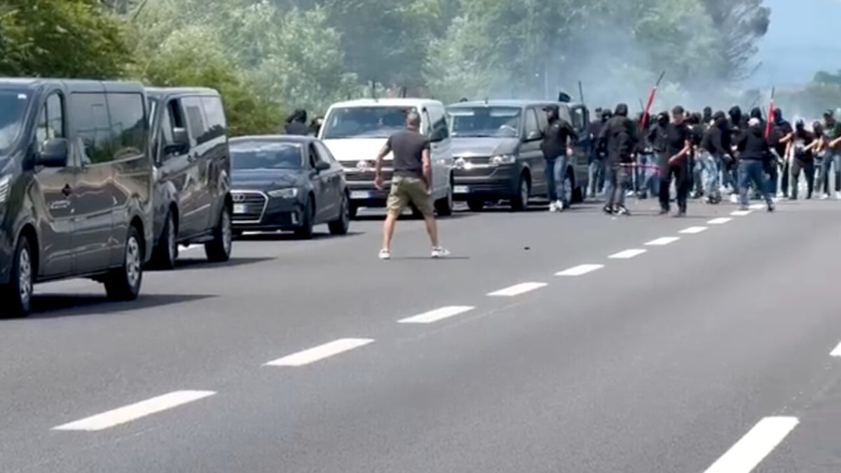 Scontri violentissimi tra ultras di Juventus e Atalanta sull’A1: rissa con lancio di sassi e uso di bastoni