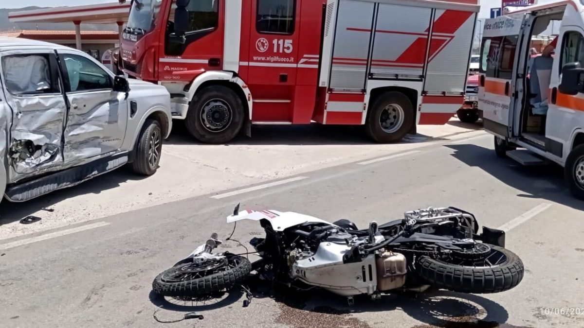 Un uomo di 37 anni ha perso la vita in un grave incidente stradale avvenuto ieri mattina su via del Foro Italico a Roma. Coinvolto solo il suo scooter Honda SH 150, le cause dell'incidente sono ancora in fase di accertamento.