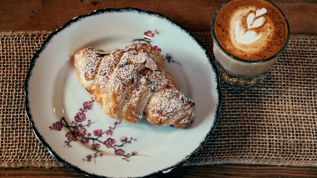 Colazione non pagata a Bari: la storia di sei studenti Erasmus