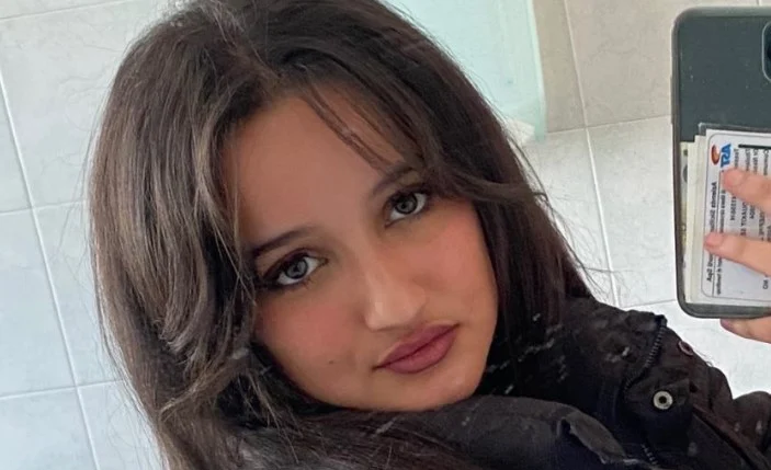 Tragedia a Palermo: un bambino e una ragazza di 20 anni perdono la vita in un incidente stradale. Un'altra giovane è in gravi condizioni.