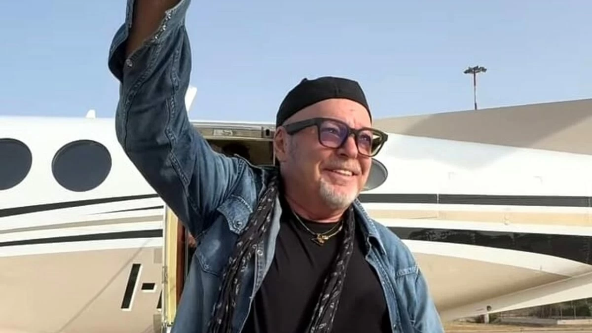 Vasco Rossi arriva in Puglia per una serie di concerti imperdibili allo stadio San Nicola di Bari, con i fan già in fermento.