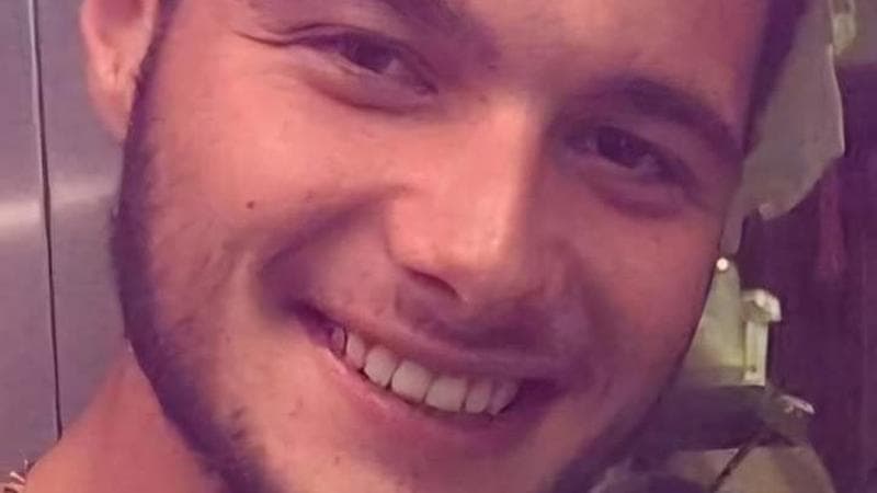 Federico Baldi, 29 anni, è morto in un incidente stradale sulla provinciale 48 che collega Otranto a Martano. L'impatto tra uno scooter e un'automobile ha avuto esiti fatali.