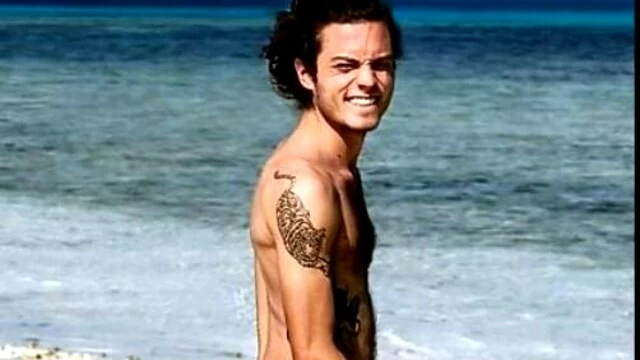 Alex Marangon, 26 anni, è scomparso nella notte tra sabato e domenica durante una festa a Vidor. I genitori e la comunità sono in ansia mentre proseguono le ricerche.
