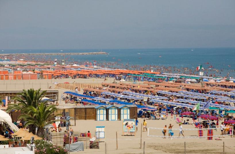 Tragedia in mare a Margherita di Savoia: muore un 16enne