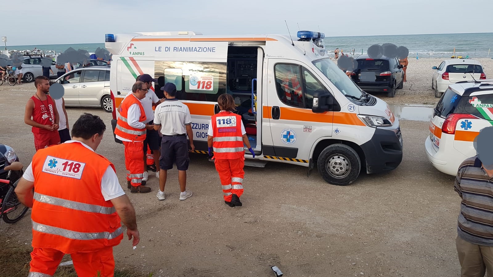 Ragazzo soccorso mentre nuotava a Palese Macchie