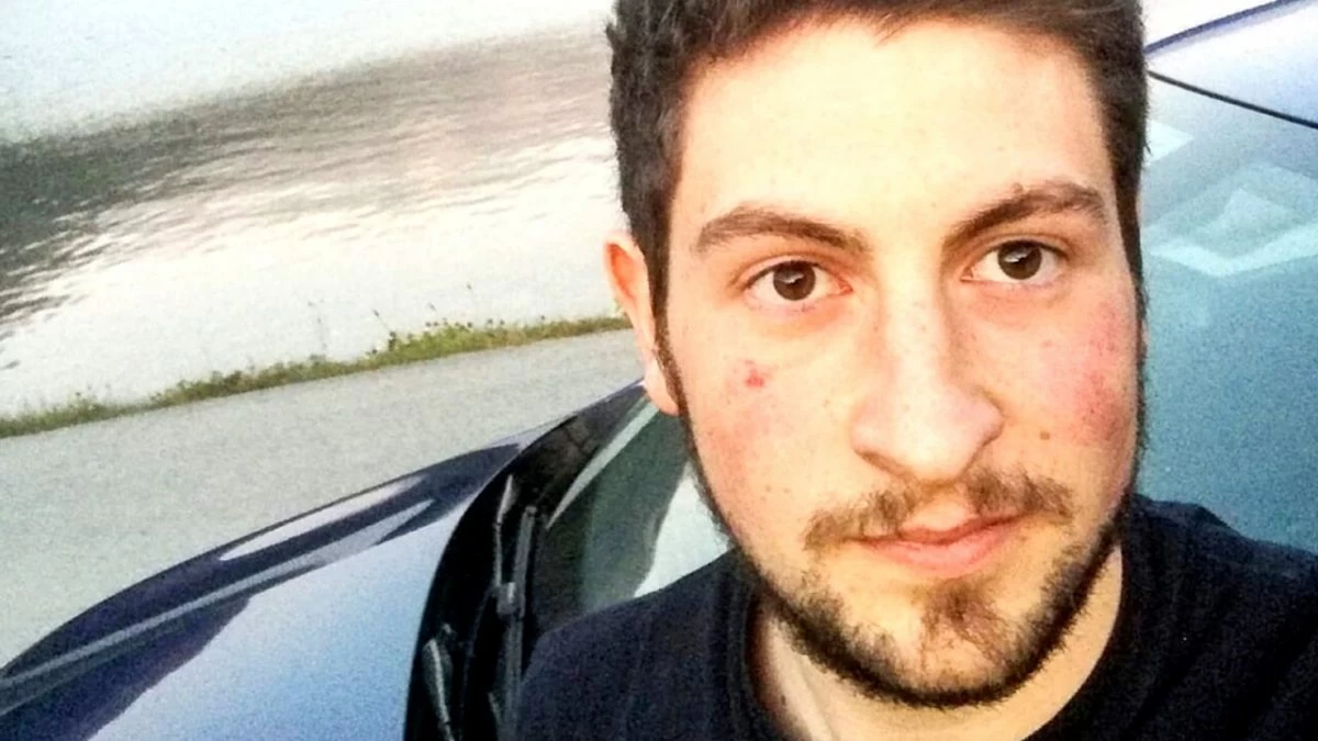 Luca Guastella, 28 anni, è morto in un tragico incidente in moto mentre era in gita con il fratello e amici sul Lago di Garda.