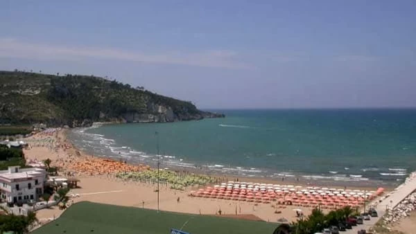 Si tuffa dal molo ma batte la testa prima di entrare in acqua, 15enne rimarrà in stato vegetativo
