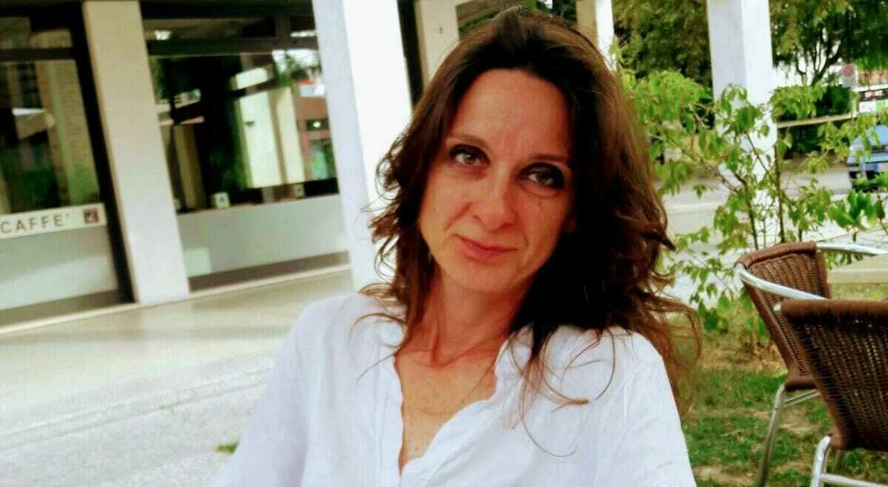 Anna Marello, 49 anni, muore in auto durante un viaggio con la famiglia dal Veneto al Friuli. Le cause sono ancora da accertare.