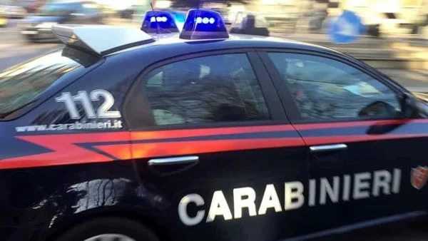 Macerata: lite stradale sfocia in follia, spara contro un’auto con kalashnikov soft-air, ferita bimba di 8 anni