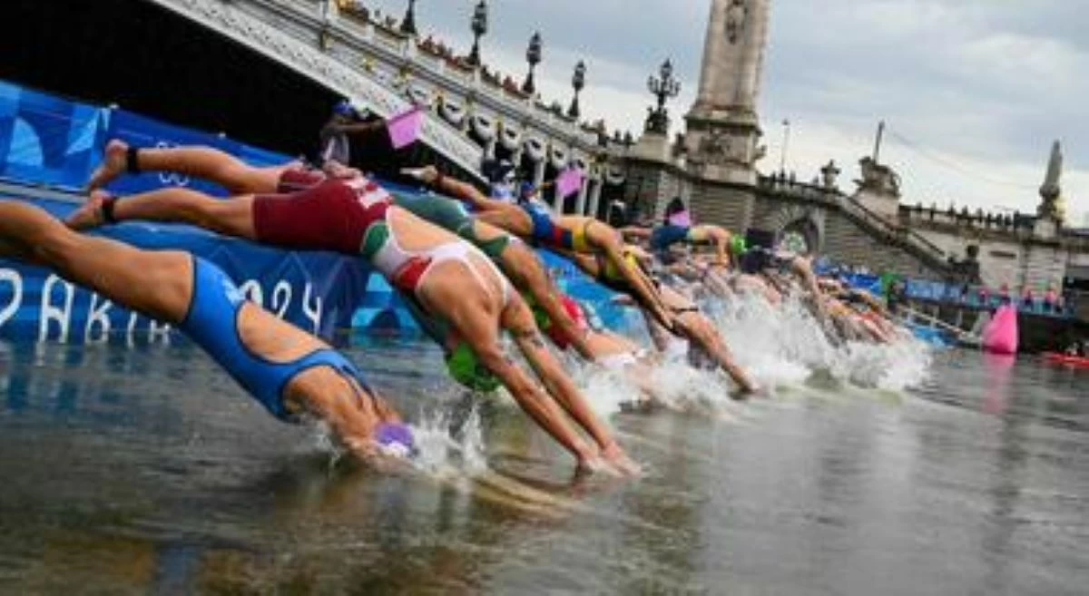 Olimpiadi Parigi 2024: il Belgio si ritira dalla staffetta mista di Triathlon, dopo che un’atleta si è ammalata per aver nuotato nella Senna