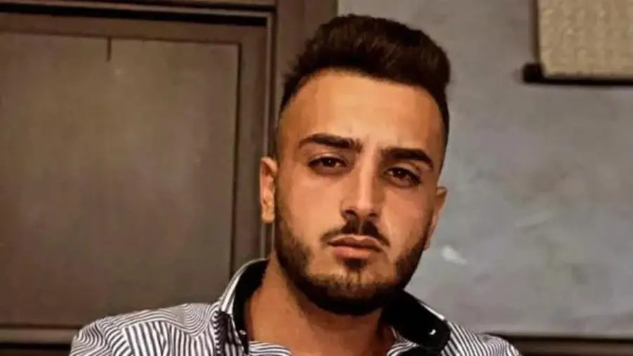 Un grave incidente stradale sulla SS 106 ionica, a Isola Capo Rizzuto, ha causato la morte di Luigi Scumaci, di soli 23 anni, residente a Botricello.
