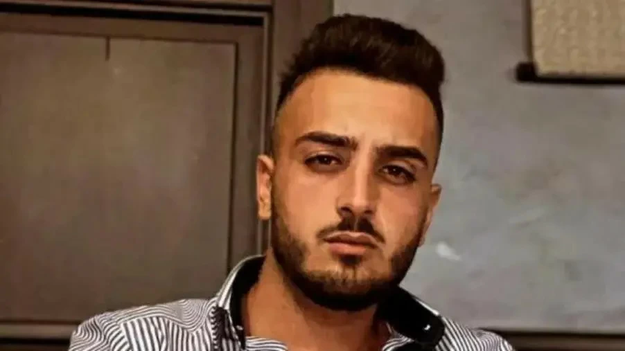 Un grave incidente stradale sulla SS 106 ionica, a Isola Capo Rizzuto, ha causato la morte di Luigi Scumaci, di soli 23 anni, residente a Botricello.