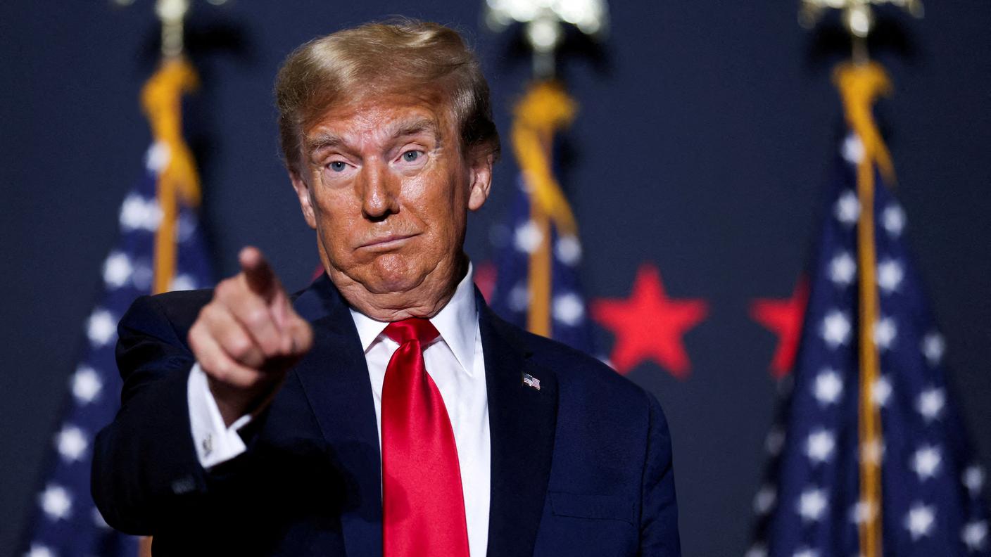 Trump accusa Biden di aver abbassato gli standard di sicurezza nell'aviazione civile dopo la tragedia aerea