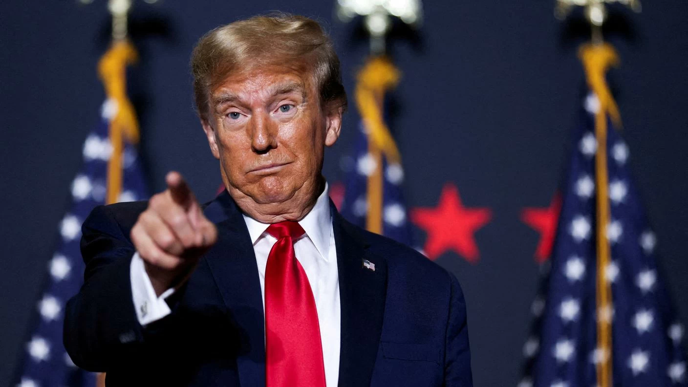 Trump accusa Biden di aver abbassato gli standard di sicurezza nell'aviazione civile dopo la tragedia aerea