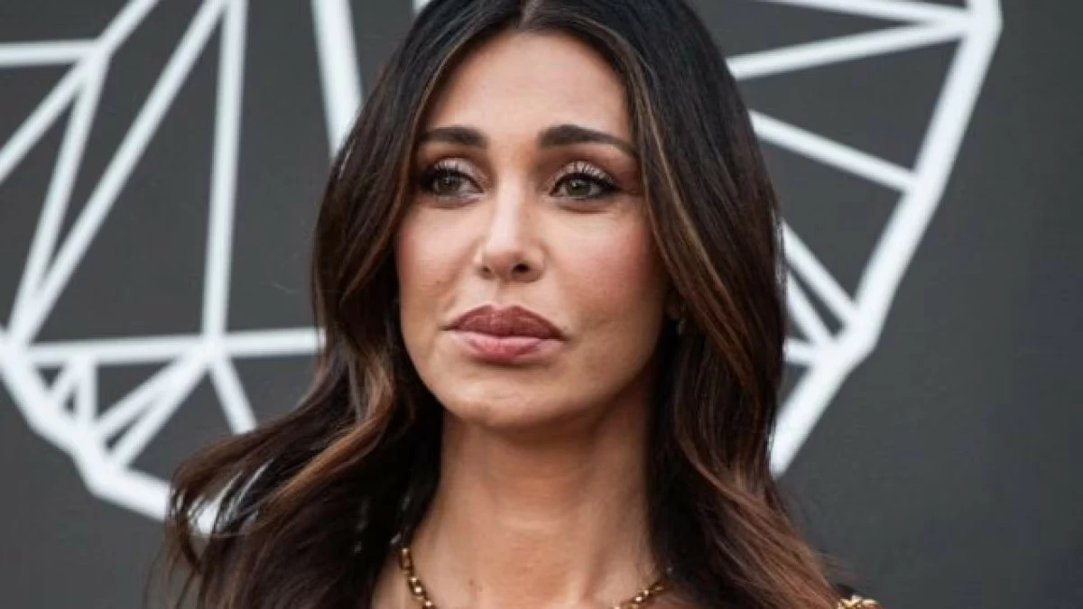 La showgirl argentina Belén Rodriguez replica ai commenti sul suo sguardo triste, affermando di portare dentro di sé un dolore profondo.
