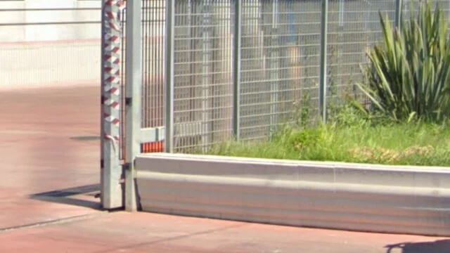 Antonio Bernardo, operaio 60enne di Sant'Agata dei Goti, è morto a causa del ribaltamento di un cancello in un capannone industriale a Orta di Atella, Caserta.