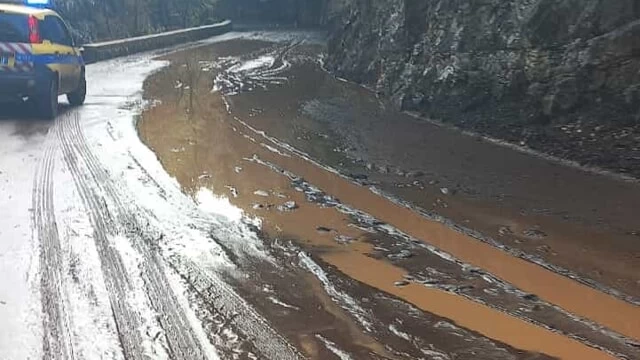 Maltempo sul Gargano: chiusi 23 chilometri di statale per fango e detriti