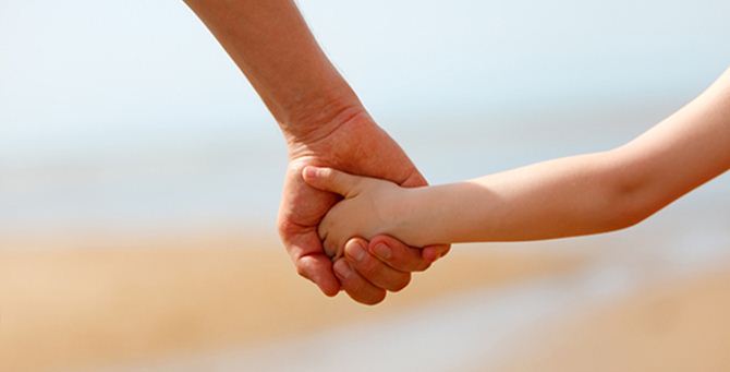 Un padre di Barletta denuncia la mancanza di supporto istituzionale per le cure del figlio autistico, minacciando azioni estreme per garantire le terapie necessarie.